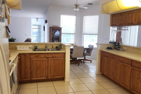 House in Weeki Wachee, Florida 3 bedrooms, 218.88 sq.m. № 2221875 - photo 5