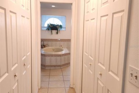 House in Weeki Wachee, Florida 3 bedrooms, 218.88 sq.m. № 2221875 - photo 16