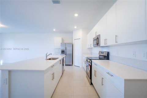 Townhouse in Dania Beach, Florida 3 bedrooms, 152.45 sq.m. № 2086978 - photo 13