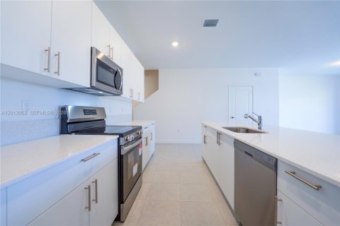 Townhouse in Dania Beach, Florida 3 bedrooms, 152.45 sq.m. № 2086978 - photo 11