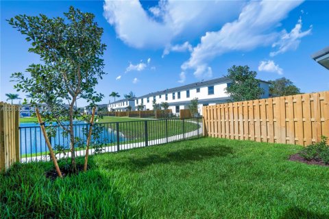 Townhouse in Dania Beach, Florida 3 bedrooms, 152.45 sq.m. № 2086978 - photo 22