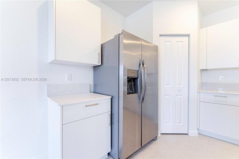 Townhouse in Dania Beach, Florida 3 bedrooms, 152.45 sq.m. № 2086978 - photo 14