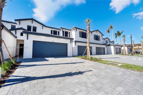 Townhouse in Dania Beach, Florida 3 bedrooms, 152.45 sq.m. № 2086978 - photo 8