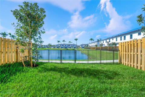 Townhouse in Dania Beach, Florida 3 bedrooms, 152.45 sq.m. № 2086978 - photo 23