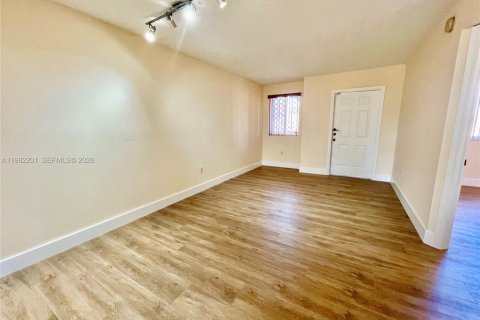 Condo in Miami, Florida, 2 bedrooms  № 2043321 - photo 4