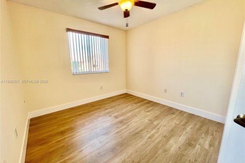 Condo in Miami, Florida, 2 bedrooms  № 2043321 - photo 25