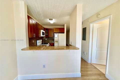 Condo in Miami, Florida, 2 bedrooms  № 2043321 - photo 17