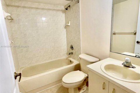 Condo in Miami, Florida, 2 bedrooms  № 2043321 - photo 29