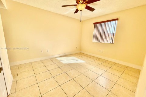 Condo in Miami, Florida, 2 bedrooms  № 2043321 - photo 18