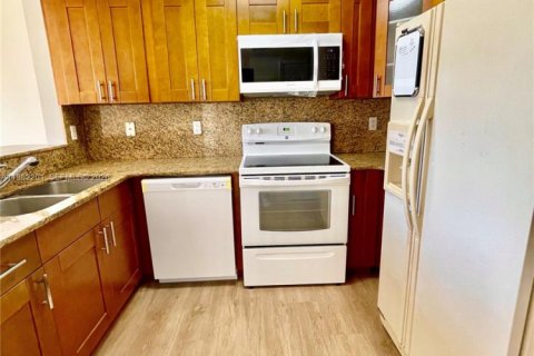 Condo in Miami, Florida, 2 bedrooms  № 2043321 - photo 14