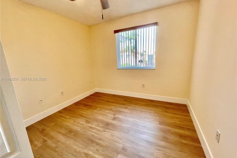 Condo in Miami, Florida, 2 bedrooms  № 2043321 - photo 28