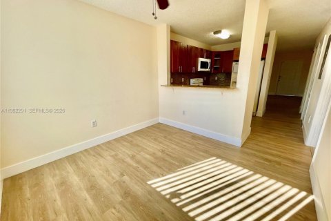 Condo in Miami, Florida, 2 bedrooms  № 2043321 - photo 15