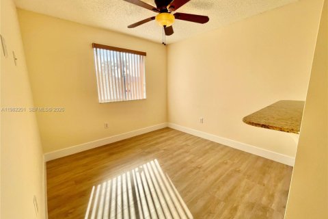 Condo in Miami, Florida, 2 bedrooms  № 2043321 - photo 24