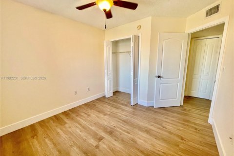 Condo in Miami, Florida, 2 bedrooms  № 2043321 - photo 26