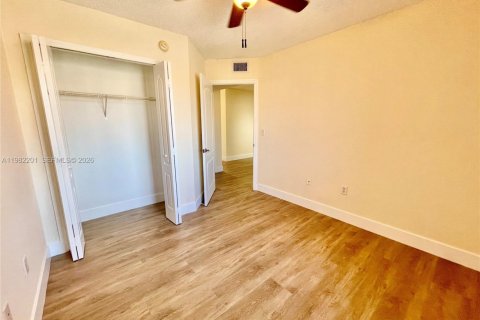 Condo in Miami, Florida, 2 bedrooms  № 2043321 - photo 27