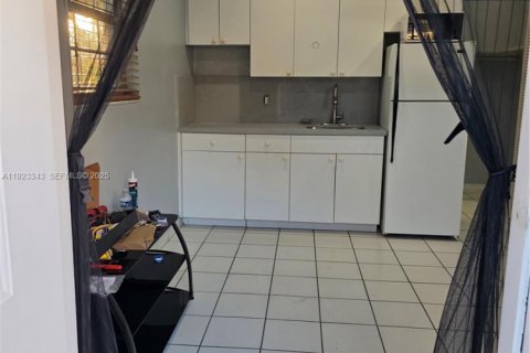 Immobilier commercial à louer à Miami, Floride: 1 chambre, 150.87 m2 № 1977349 - photo 1