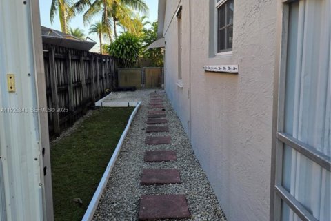 Immobilier commercial à louer à Miami, Floride: 1 chambre, 150.87 m2 № 1977349 - photo 5