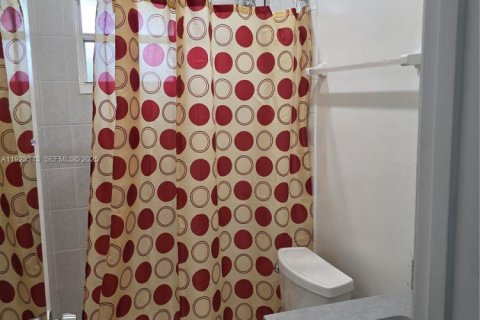 Immobilier commercial à louer à Miami, Floride: 1 chambre, 150.87 m2 № 1977349 - photo 3