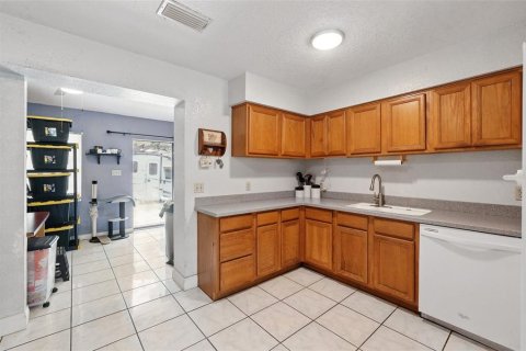 House in Mount Dora, Florida 3 bedrooms, 133.78 sq.m. № 1880621 - photo 14