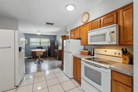 House in Mount Dora, Florida 3 bedrooms, 133.78 sq.m. № 1880621 - photo 17