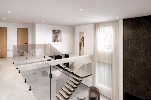 House in Fort Lauderdale, Florida 5 bedrooms, 417.32 sq.m. № 1941957 - photo 25