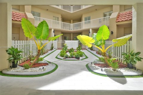 Condo in Doral, Florida, 3 bedrooms  № 1836065 - photo 2