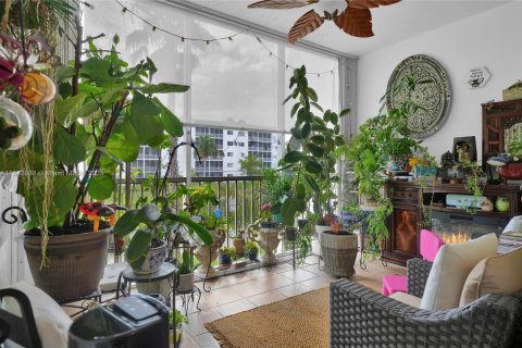 Condo in Doral, Florida, 3 bedrooms  № 1836065 - photo 23