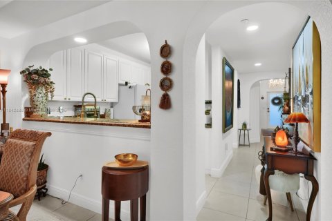Condo in Doral, Florida, 3 bedrooms  № 1836065 - photo 27