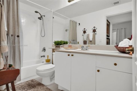 Condo in Doral, Florida, 3 bedrooms  № 1836065 - photo 15