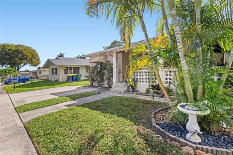 House in Dania Beach, Florida 2 bedrooms № 2001592 - photo 26