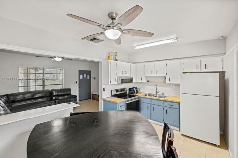 House in Dania Beach, Florida 2 bedrooms № 2001592 - photo 8