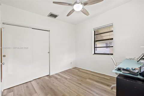 House in Dania Beach, Florida 2 bedrooms № 2001592 - photo 15