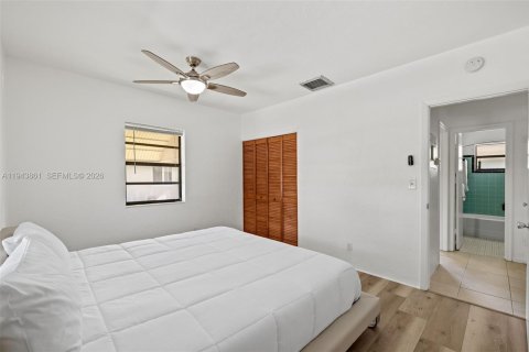 House in Dania Beach, Florida 2 bedrooms № 2001592 - photo 12