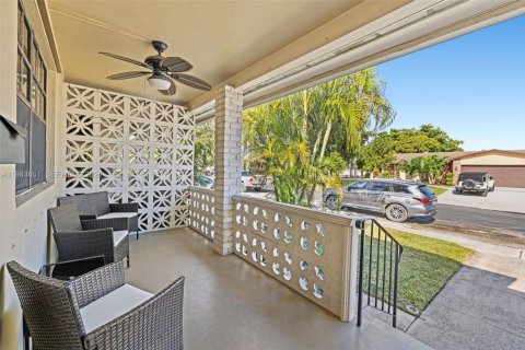House in Dania Beach, Florida 2 bedrooms № 2001592 - photo 25