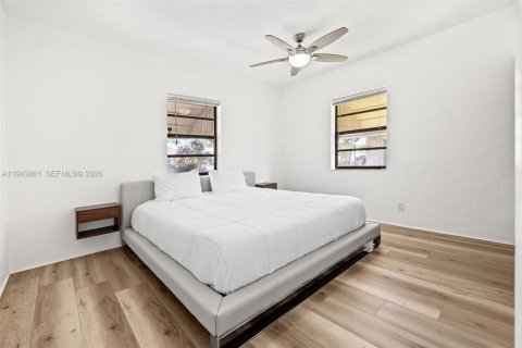 House in Dania Beach, Florida 2 bedrooms № 2001592 - photo 11