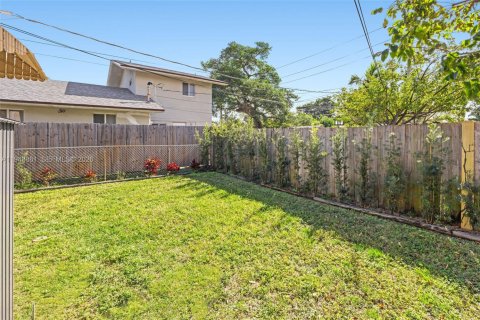 House in Dania Beach, Florida 2 bedrooms № 2001592 - photo 21