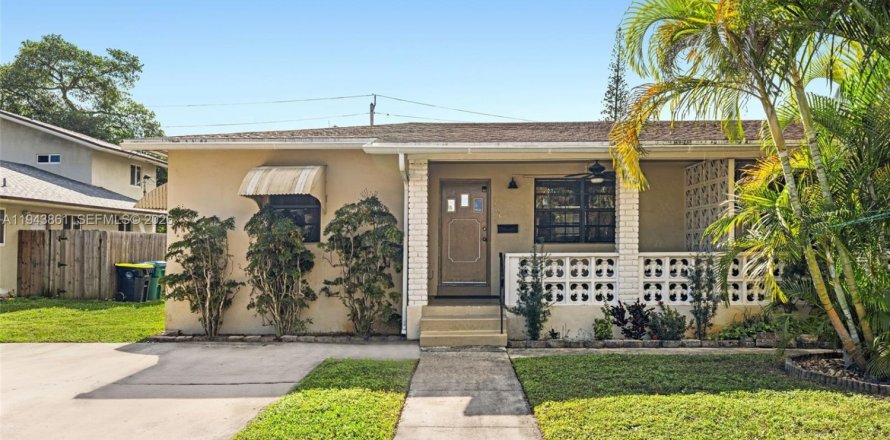 House in Dania Beach, Florida 2 bedrooms № 2001592
