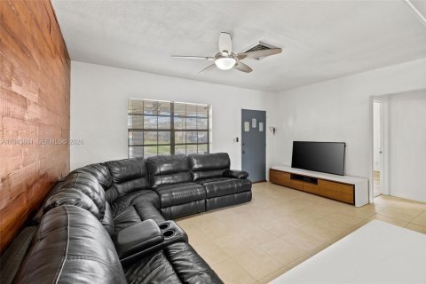 House in Dania Beach, Florida 2 bedrooms № 2001592 - photo 5