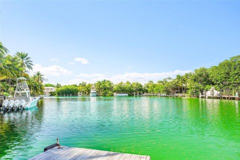 House in Key Biscayne, Florida 7 bedrooms, 603.59 sq.m. № 2013676 - photo 14