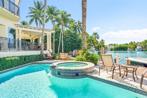 House in Key Biscayne, Florida 7 bedrooms, 603.59 sq.m. № 2013676 - photo 12