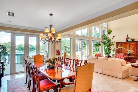 House in Key Biscayne, Florida 7 bedrooms, 603.59 sq.m. № 2013676 - photo 21