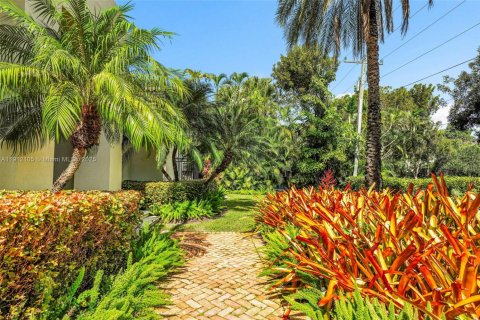 House in Key Biscayne, Florida 7 bedrooms, 603.59 sq.m. № 2013676 - photo 18