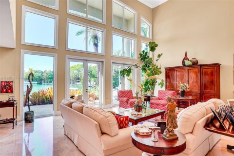 House in Key Biscayne, Florida 7 bedrooms, 603.59 sq.m. № 2013676 - photo 22