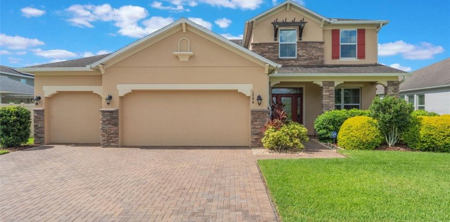 House in Orlando, Florida 5 bedrooms, 295.52 sq.m. № 1829159