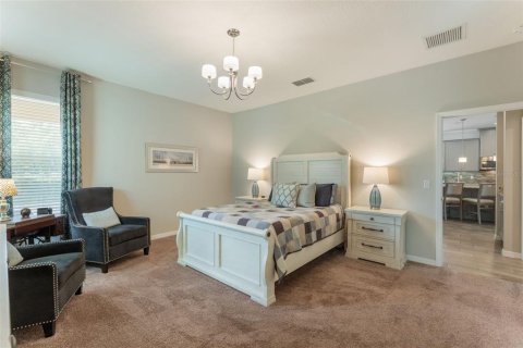 House in Orlando, Florida 5 bedrooms, 295.52 sq.m. № 1829159 - photo 14