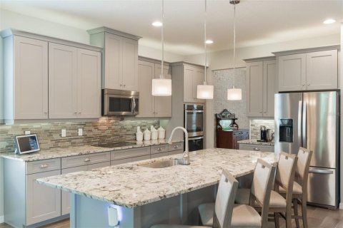 House in Orlando, Florida 5 bedrooms, 295.52 sq.m. № 1829159 - photo 9