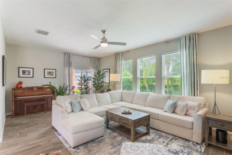 House in Orlando, Florida 5 bedrooms, 295.52 sq.m. № 1829159 - photo 12