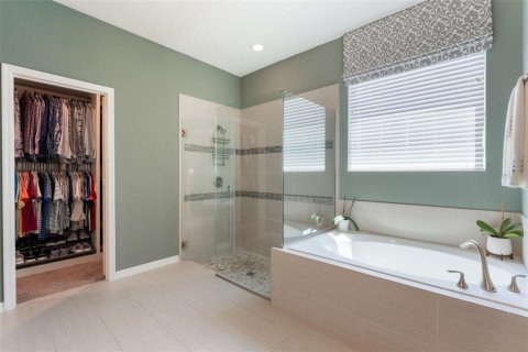 House in Orlando, Florida 5 bedrooms, 295.52 sq.m. № 1829159 - photo 17