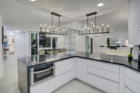 House in Wellington, Florida 5 bedrooms, 297.29 sq.m. № 2177034 - photo 17