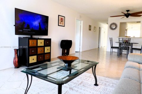 Снять в аренду квартиру в Делрей-Бич, Флорида 2 спальни, 111.3м2, № 1991196 - фото 10